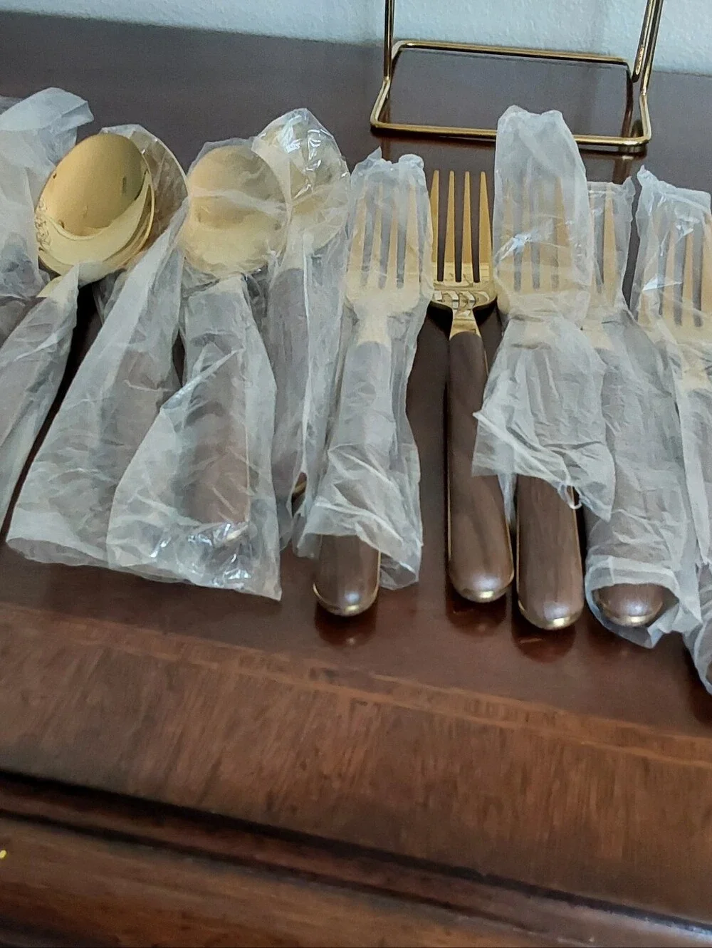 Gold and Dark Wood Flatware Set -‎ 24-Piece Home Dining Cutlery